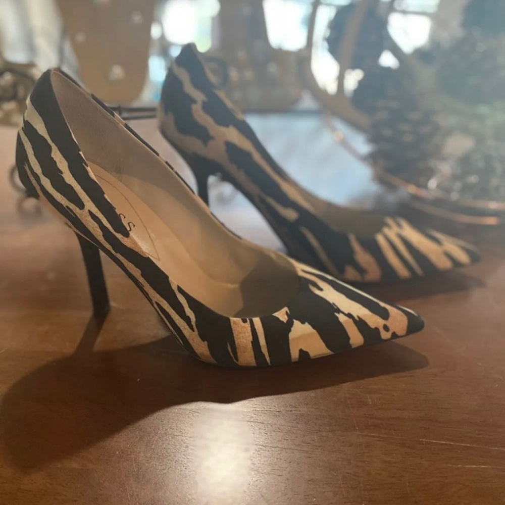 Guess Heels - Picture 3 of 5